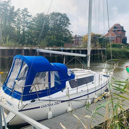 Cosy Sailing Boat Glamping Accommodation On The River In Sandwich Eksteriør billede