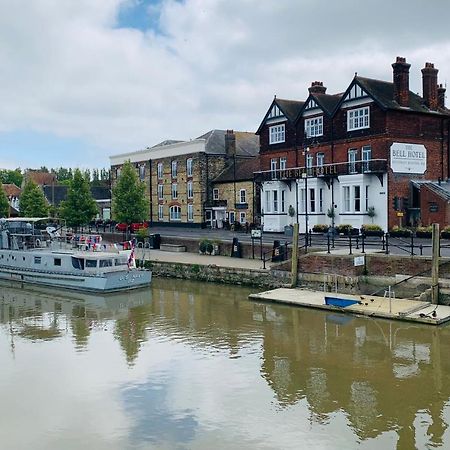 Cosy Sailing Boat Glamping Accommodation On The River In Sandwich Eksteriør billede