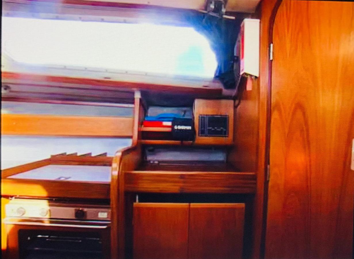 Cosy Sailing Boat Glamping Accommodation On The River In Sandwich Eksteriør billede