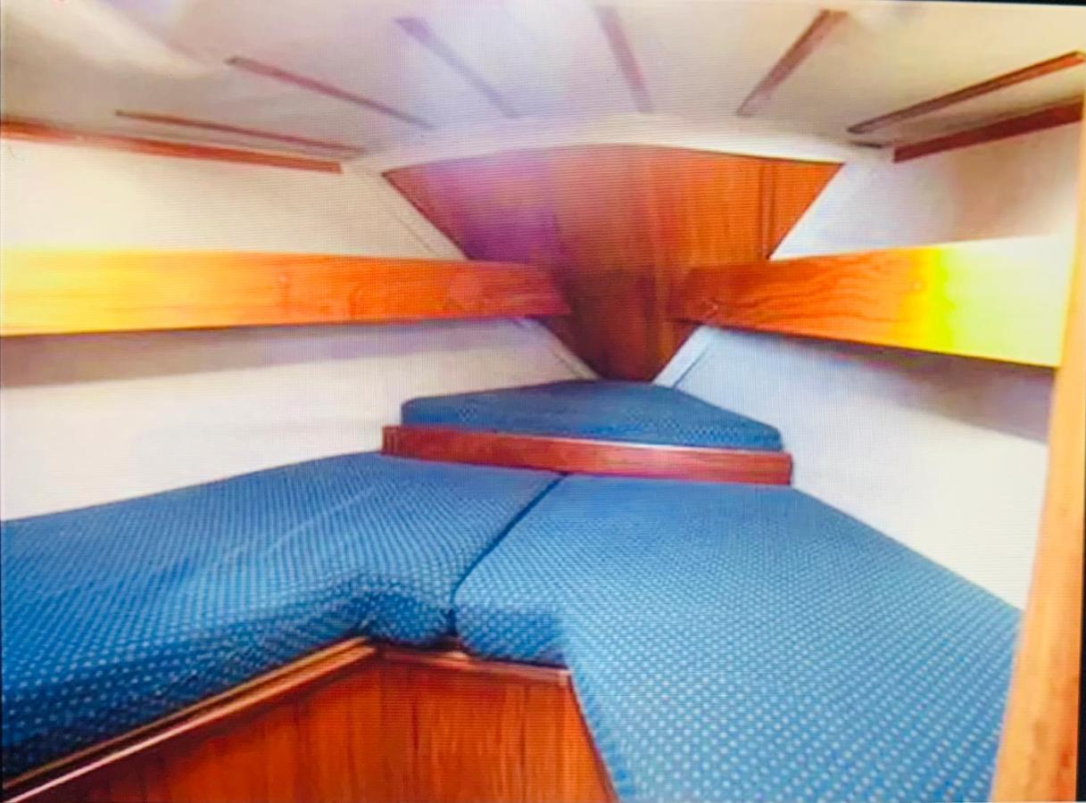 Cosy Sailing Boat Glamping Accommodation On The River In Sandwich Eksteriør billede