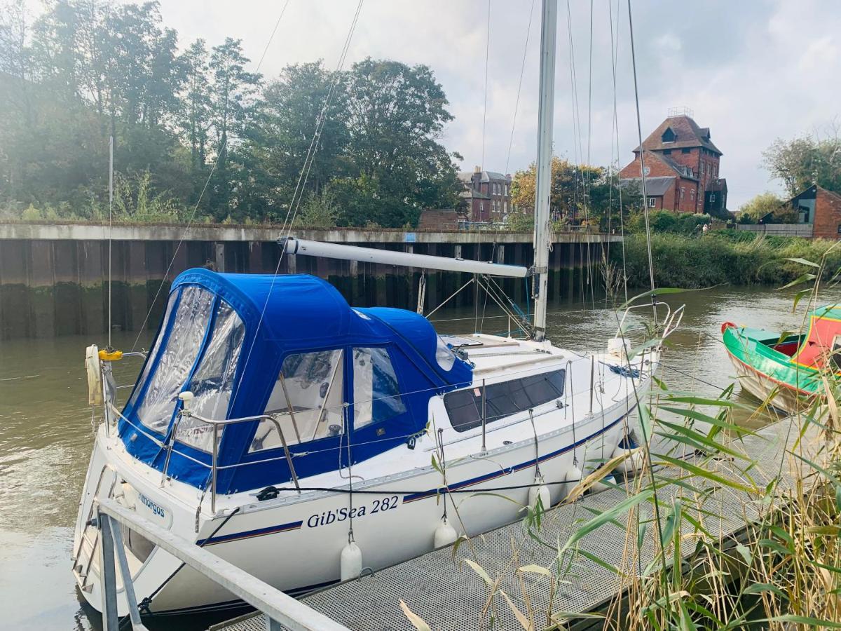 Cosy Sailing Boat Glamping Accommodation On The River In Sandwich Eksteriør billede