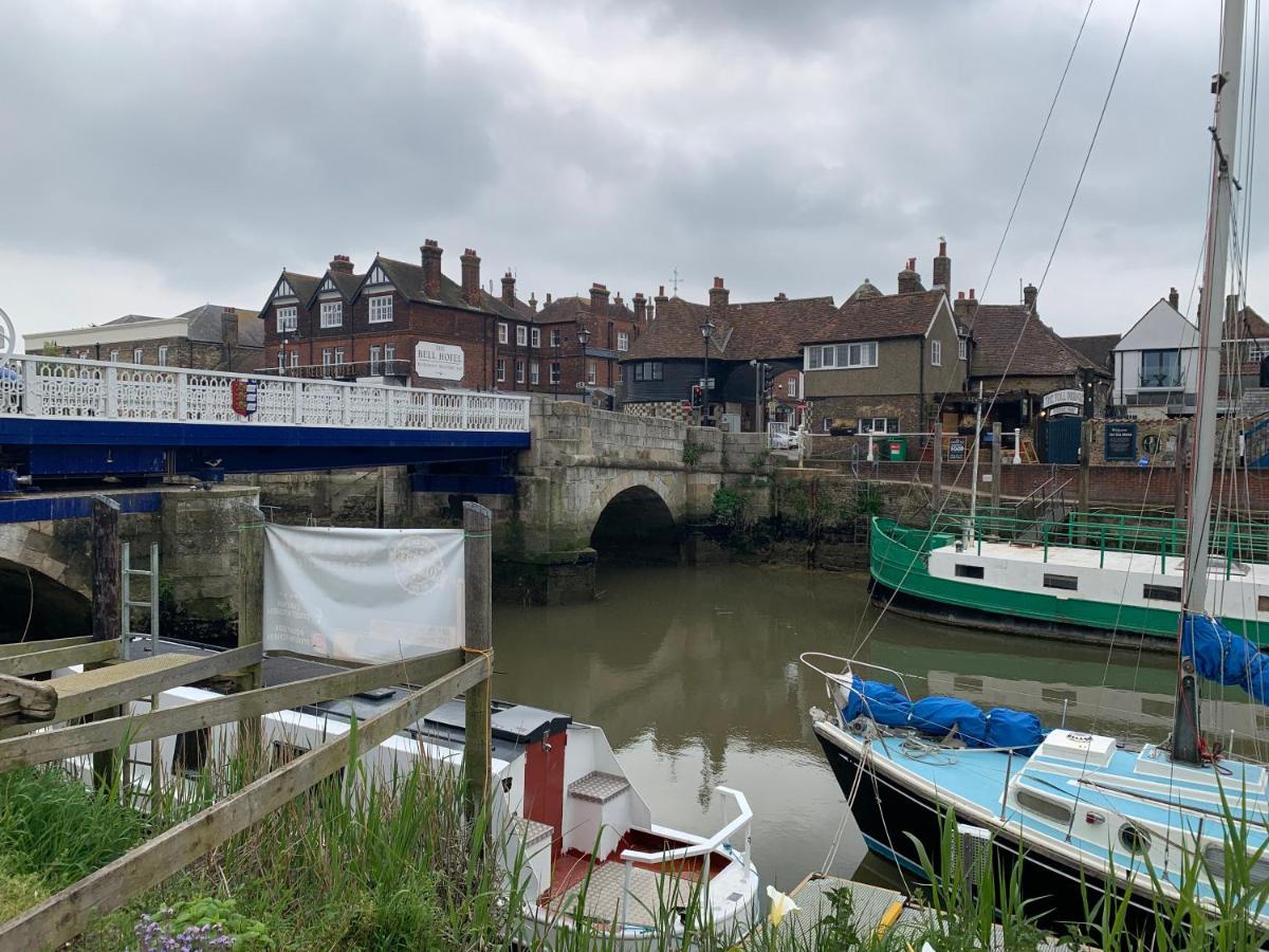 Cosy Sailing Boat Glamping Accommodation On The River In Sandwich Eksteriør billede