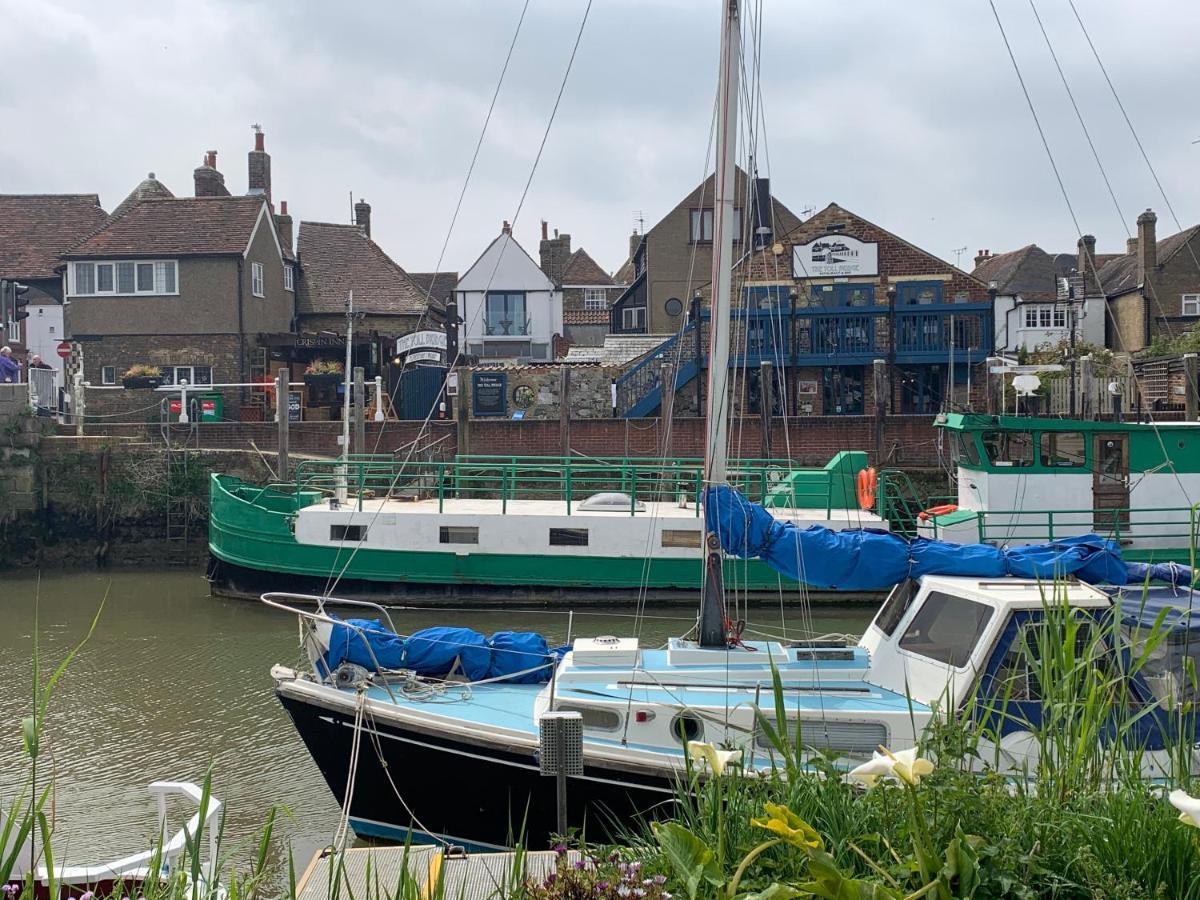 Cosy Sailing Boat Glamping Accommodation On The River In Sandwich Eksteriør billede