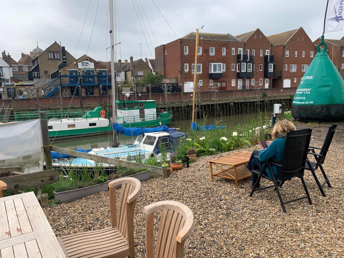Cosy Sailing Boat Glamping Accommodation On The River In Sandwich Eksteriør billede